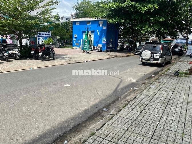 Mặt Bằng 64m2, có phòng ở lại. đường 3 ( đối diện cc bông sao), phường