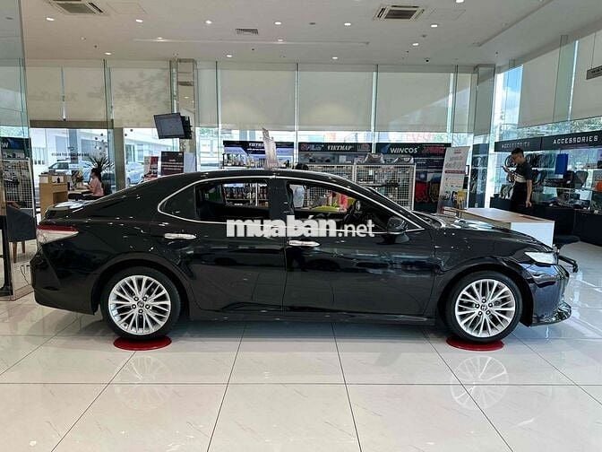 Toyota Camry 2.5 Q ĐEN 2021 xe HÃNG BAO GIÁ TỐT