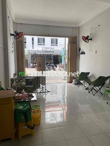 Mặt Bằng 64m2, có phòng ở lại. đường 3 ( đối diện cc bông sao), phường