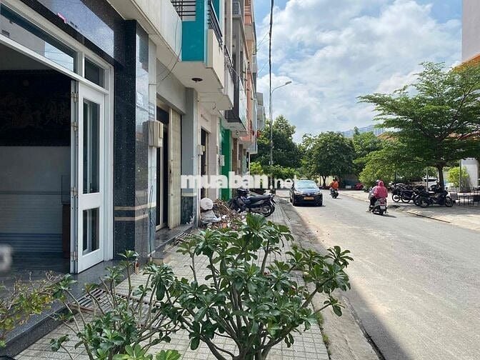 Mặt Bằng 64m2, có phòng ở lại. đường 3 ( đối diện cc bông sao), phường