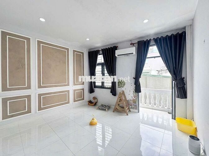 CẦN SHARE LẠI 1 PHÒNG BAN CÔNG TRONG NHÀ NGUYÊN CĂN