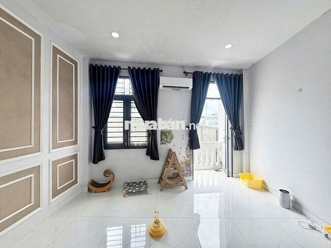 CẦN SHARE LẠI 1 PHÒNG BAN CÔNG TRONG NHÀ NGUYÊN CĂN