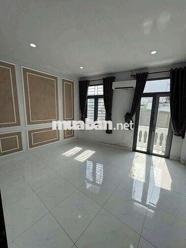 CẦN SHARE LẠI 1 PHÒNG BAN CÔNG TRONG NHÀ NGUYÊN CĂN