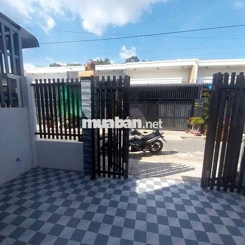 Cô năm cần bán căn nhà mặt tiền 129m2 870 triệu thương lượng