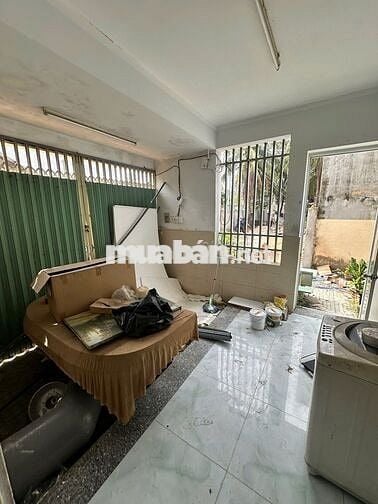 Nhà hẻm xe tải 834 m2, 2 phòng ngủ, quốc lộ 13, HIệp Bình Phước