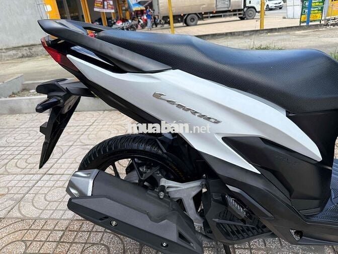 Vario 125 2021 nhập indo màu trắng đen.