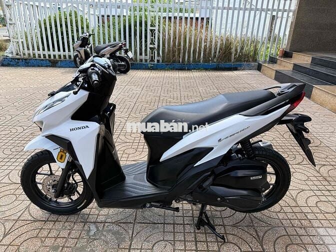 Vario 125 2021 nhập indo màu trắng đen.
