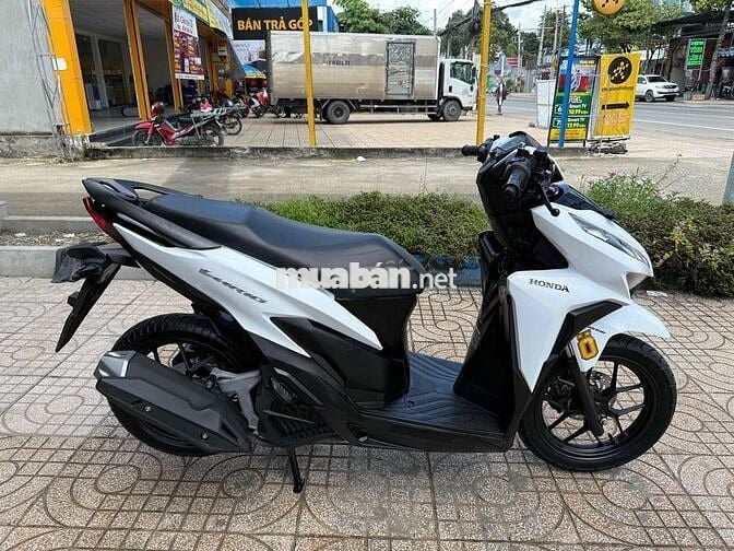 Vario 125 2021 nhập indo màu trắng đen.