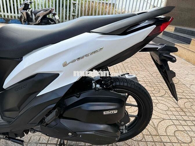 Vario 125 2021 nhập indo màu trắng đen.