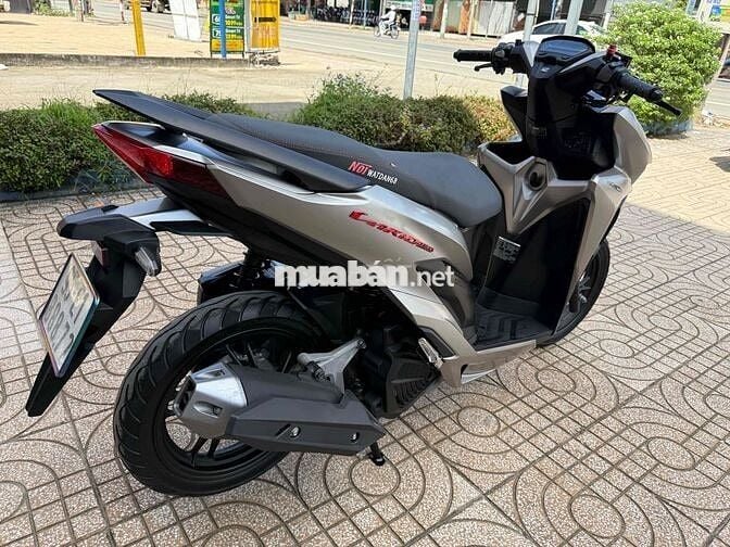 Vario 150 2020 nhập indo màu bạc tem đỏ.