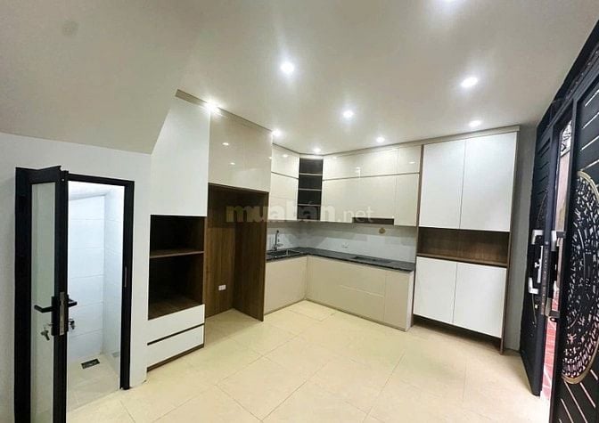 🚗 Nhà Võng Thị – oto đỗ tận cửa, ngõ thông ra Hồ Tây, 5 tầng 