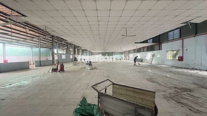 Xưởng Thuận An 2000m đường cont điện hạ bình trần la phông nền gạch