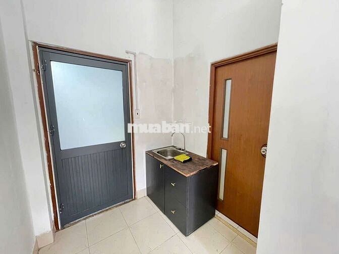 2 PHÒNG NGỦ GIÁ RẺ NỘI THẤT CƠ BẢN BAN CÔNG RIÊNG THOÁNG MÁT