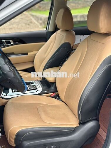 Carnival Luxury 8 Ghế 2024, 11.000km BH hãng 2027