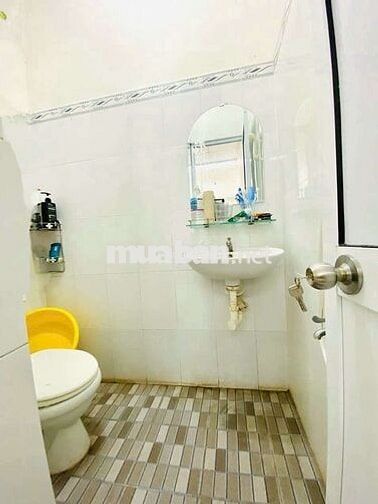 CHO THUÊ NHÀ SHOPHOUSE MẶT TIỀN CC HỒNG LOAN. 4TR.55mv. 1pn.