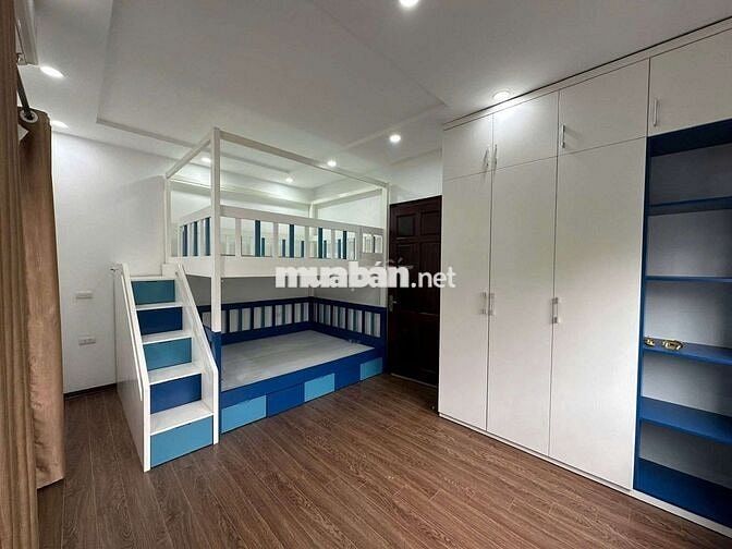 Phố Trạm - Nhà 5 tầng - 3 Ngủ - O tô đỗ cửa - 10.5tr