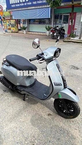 Vespa 50 GUZZI màu xám bạc đen, mua tháng 8/2025,