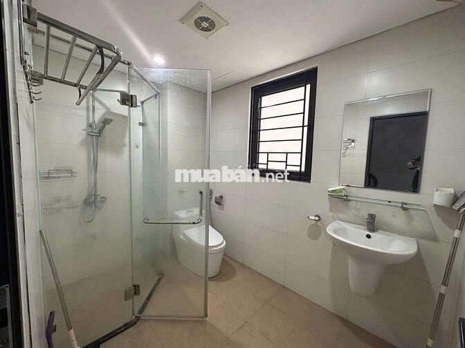 Phố Trạm - Nhà 5 tầng - 3 Ngủ - O tô đỗ cửa - 10.5tr