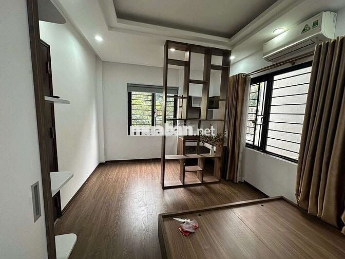 Phố Trạm - Nhà 5 tầng - 3 Ngủ - O tô đỗ cửa - 10.5tr