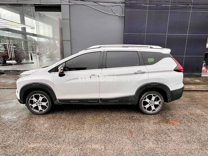 Mitsubishi Xpander Cross lướt.