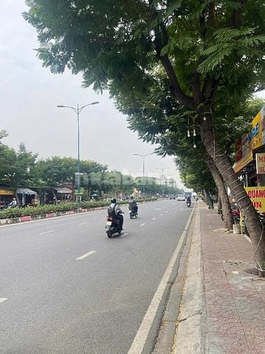 Bán Nhà góc 2 mặt tiền Đường Lê Văn Việt với Làng Tăng Phú, Q9