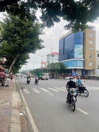 Bán Nhà góc 2 mặt tiền Đường Lê Văn Việt với Làng Tăng Phú, Q9