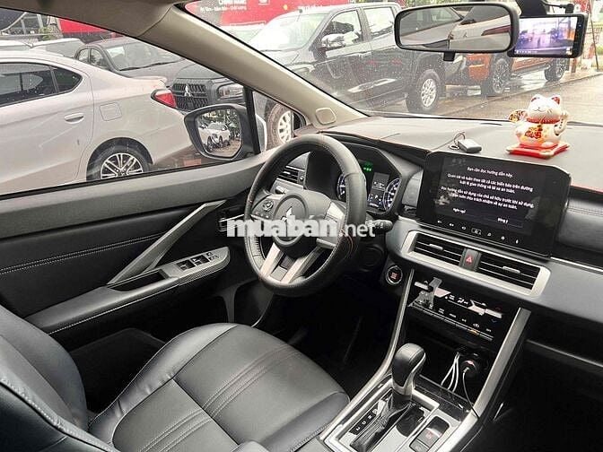 Mitsubishi Xpander Cross lướt.