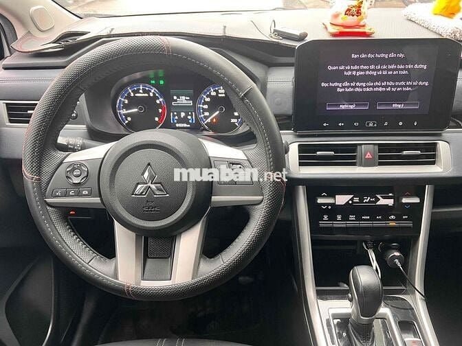 Mitsubishi Xpander Cross lướt.