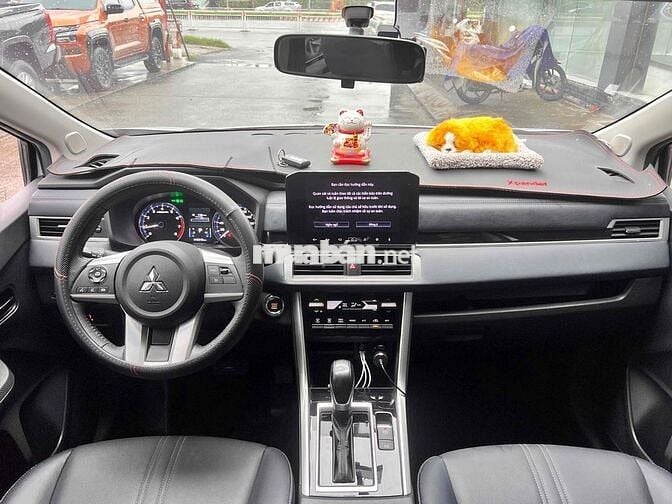Mitsubishi Xpander Cross lướt.