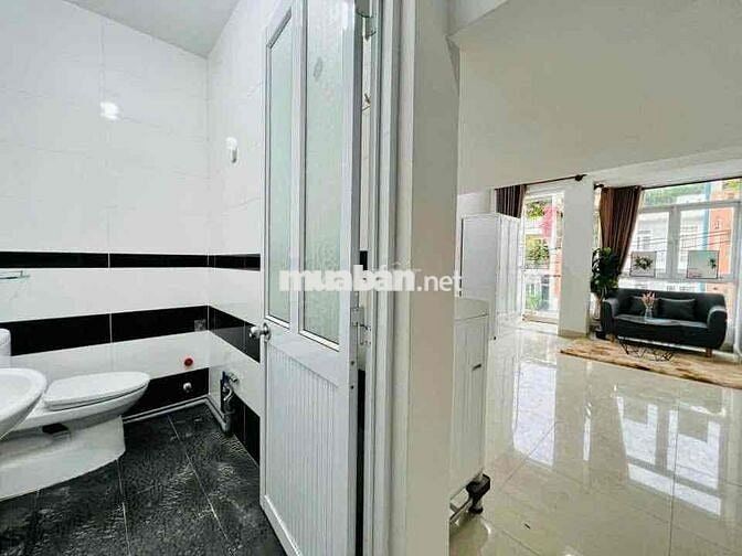 DUPLEX CỬA SỔ TRỜI FULL NỘI THẤT GIÁ HSSV KẾ BÊN Q5