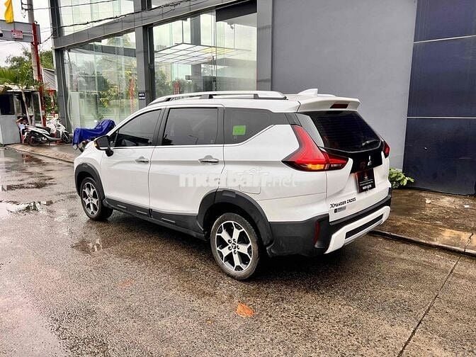 Mitsubishi Xpander Cross lướt.