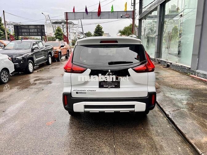 Mitsubishi Xpander Cross lướt.