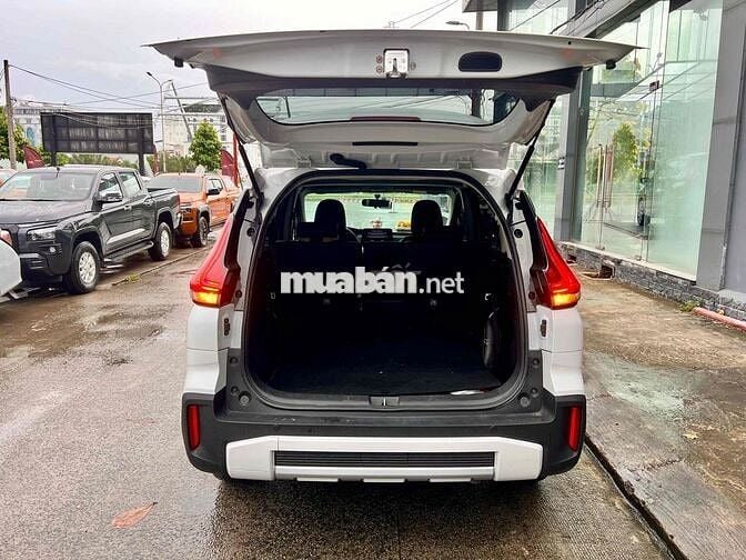 Mitsubishi Xpander Cross lướt.