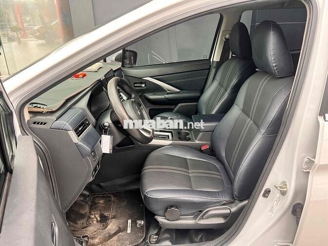 Mitsubishi Xpander Cross lướt.