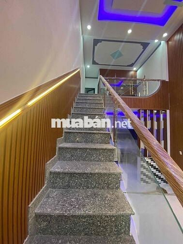 Nhà mới 425tr đường ôtô cách ngã 3 giồng 5phút cách sân bay TSN 40phút