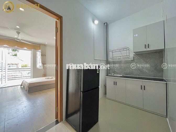 BAN CÔNG 40M THANG MÁY FULL NỘI THẤT MỚI.Ở LIỀN.