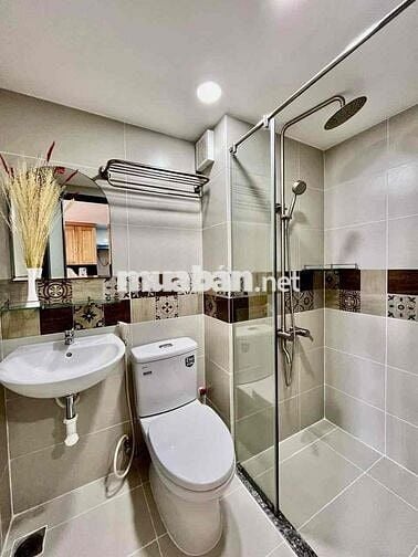 NHƯỢNG LẠI 1 CH 99%…ĐẦY ĐỦ NỘI THẤT…BAN CÔNG…NGAY TRƯỜNG CHINH