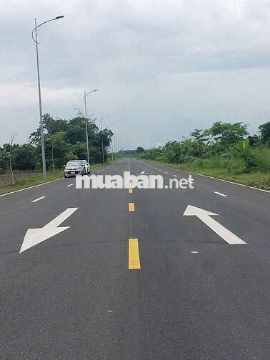 ANH 8 CẦN SANG GẤP 4 MIẾNG ĐẤT TRÊN MẶT TIỀN ĐƯỜNG HUYỆN 32M