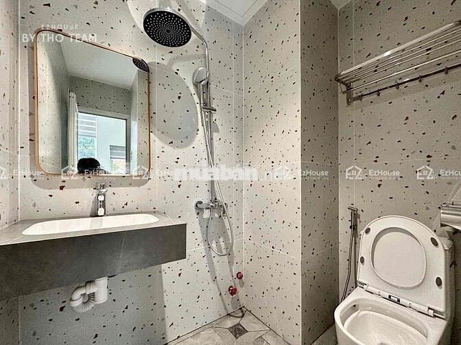 CĂN HỘ CÓ BAN CÔNG GẦM K300 ETOWN NHÀ GA T3 NGAY TRUNG TÂM TÂN BÌNH