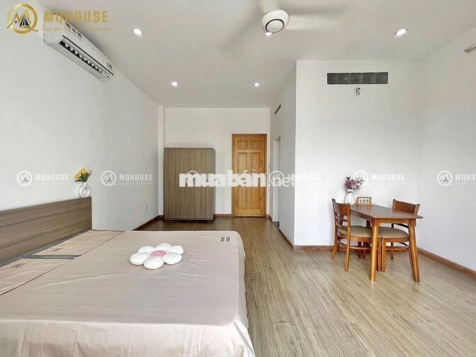 BAN CÔNG 40M THANG MÁY FULL NỘI THẤT MỚI.Ở LIỀN.