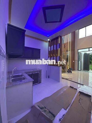 Nhà mới 425tr đường ôtô cách ngã 3 giồng 5phút cách sân bay TSN 40phút