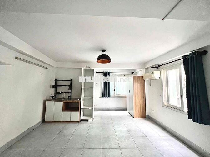 STUDIO 2 CỬA SỔ TRỜI KẾ ĐẠI HỌC VĂN HIẾN