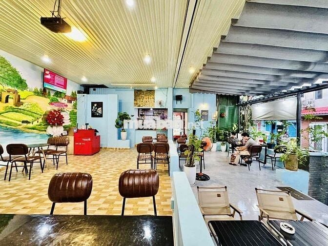 Cần sang gấp quán cafe góc 2 mặt tiền