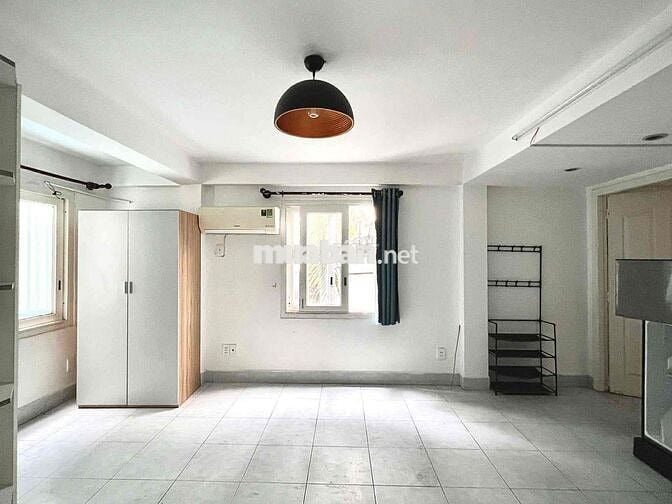 STUDIO 2 CỬA SỔ TRỜI KẾ ĐẠI HỌC VĂN HIẾN