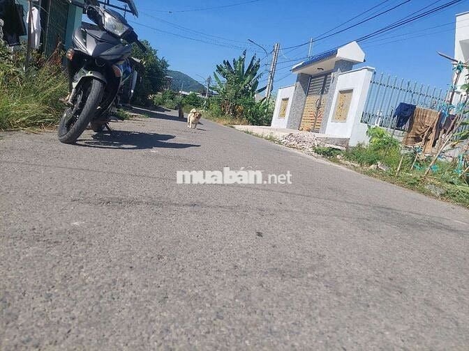 BÁN 1 SÀO2  ẤP 2 TÓC TIÊN, ĐƯỜNG NHỰA, SÁT CHỢ