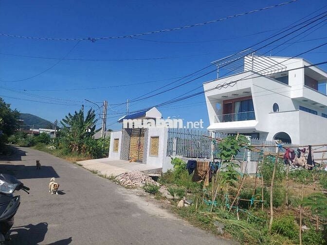 BÁN 1 SÀO2  ẤP 2 TÓC TIÊN, ĐƯỜNG NHỰA, SÁT CHỢ