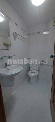C/c Miếu Nổi, P3, Bình Thạnh: 70m2, 2pn, Tolet Nhà Mới, 11tr/th.