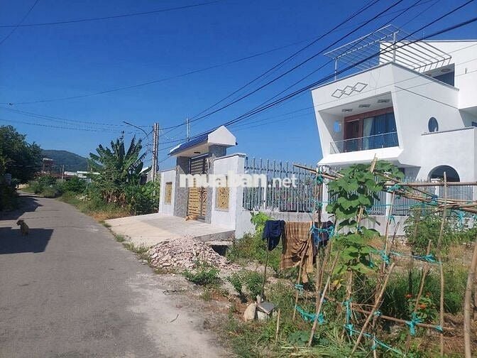 BÁN 1 SÀO2  ẤP 2 TÓC TIÊN, ĐƯỜNG NHỰA, SÁT CHỢ