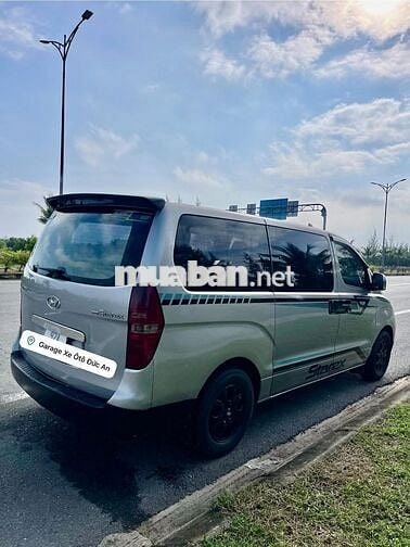 Hyundai Starex 2014 9 chỗ Bạc