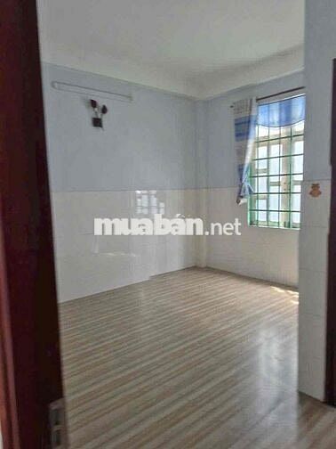 Cho thuê 5 x20-1 trệt -2 lầu-4 phong-dg xe hoi-gần chợ Đầu mối